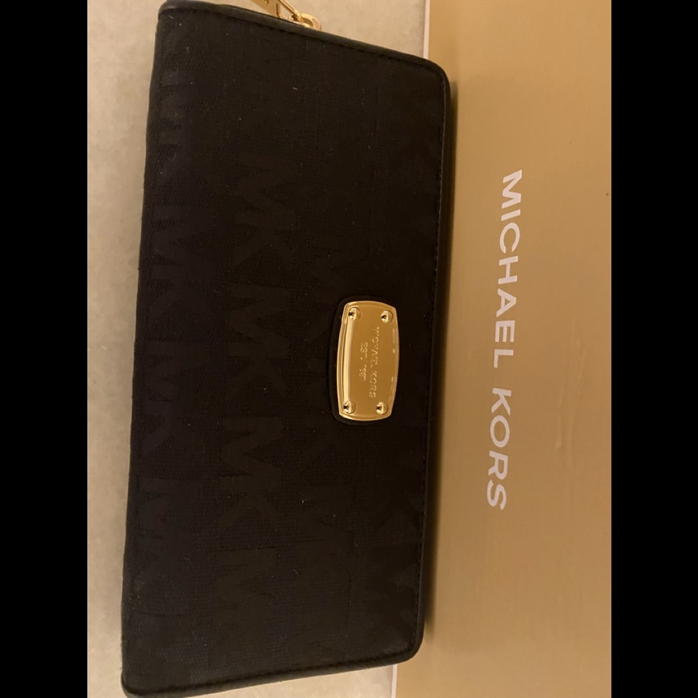 NWT Michael Kors Wallet